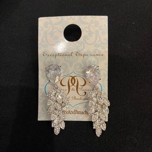 Earrings! Beautiful Swarovski crystals dangle earrings!